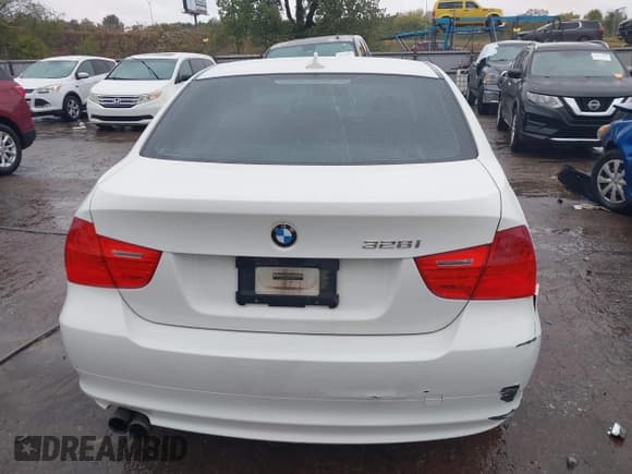 ✅ 2011 BMW 3 Series 328i • VIN: WBAPH7G58BNN07510 • Лот: 43557836. Опубликован ранее на IAAI с пробегом 159 847 миль. Бесплатный доступ к архиву аукционных продаж из США и подробный отчёт об истории автомобиля на DreamBid. Изображение 15.