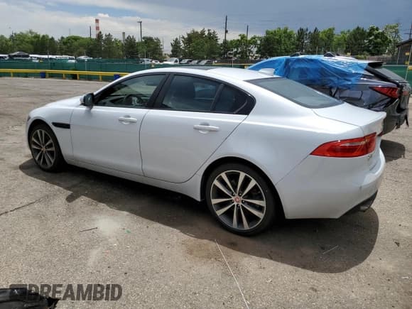 ✅ 2018 Jaguar XE • VIN: SAJAK4FN4JCP22324 • Лот: 60671125. Опубликован ранее на Copart с пробегом 47 010 миль. Бесплатный доступ к архиву аукционных продаж из США и подробный отчёт об истории автомобиля на DreamBid. Изображение 2.