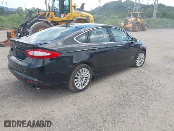 ✅ 2013 Ford Fusion Titanium • VIN: 3FA6P0SU0DR241025 • Lot: 42600978. Listed on IAAI with 116,015 mi. Free auction sales archive from the USA and detailed vehicle history report at DreamBid. Image 4.