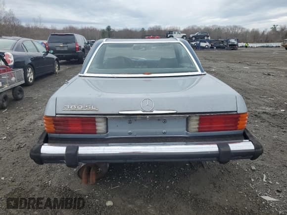 ✅ 1981 Mercedes-Benz 380 SL • VIN: WDBBA45AXBB006683 • Lot: 50946465. Wystawiony na Copart z przebiegiem 109 694 mil. Bezpłatny archiwum sprzedaży aukcyjnych z USA i szczegółowy raport historii pojazdu na DreamBid. Zdjęcie 6.