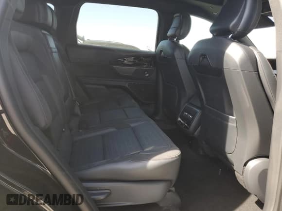 ✅ 2025 Lincoln Nautilus Reserve • VIN: 5LMPJ8K45SJ890155 • Lot: 47013675. Wystawiony na Copart z przebiegiem 1 469 mil. Bezpłatny archiwum sprzedaży aukcyjnych z USA i szczegółowy raport historii pojazdu na DreamBid. Zdjęcie 11.