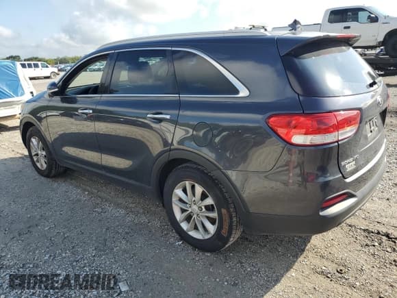 ✅ 2017 Kia Sorento LX • VIN: 5XYPG4A38HG206957 • Лот: 81802655. Опубликован ранее на Copart с пробегом 221 453 миль. Бесплатный доступ к архиву аукционных продаж из США и подробный отчёт об истории автомобиля на DreamBid. Изображение 2.