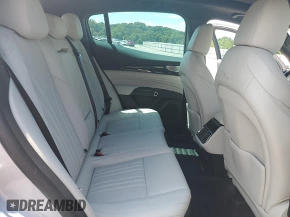 ✅ 2023 Maserati Grecale Modena • VIN: ZN682AVM4P7427213 • Lot: 66176374. Wystawiony na Copart z przebiegiem 3 001 mil. Bezpłatny archiwum sprzedaży aukcyjnych z USA i szczegółowy raport historii pojazdu na DreamBid. Zdjęcie 10.