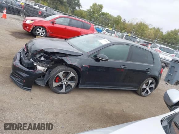 ✅ 2018 Volkswagen Golf GTI S • VIN: 3VW447AU9JM265737 • Lot: 43506893. Wystawiony na IAAI z przebiegiem 83 260 mil. Bezpłatny archiwum sprzedaży aukcyjnych z USA i szczegółowy raport historii pojazdu na DreamBid. Zdjęcie 14.