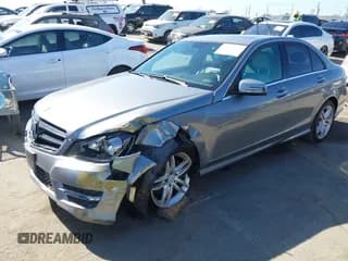 ✅ 2014 Mercedes-Benz C 250 Sport • VIN: WDDGF4HB1ER308331 • Lot: 43140537. Wystawiony na IAAI z przebiegiem 84 674 mil. Bezpłatny archiwum sprzedaży aukcyjnych z USA i szczegółowy raport historii pojazdu na DreamBid. Zdjęcie 2.