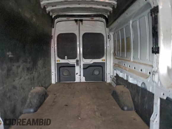 ✅ 2022 Ford Transit Cargo • VIN: 1FTBR3U8XNKA33843 • Лот: 93745815. Опубликован ранее на Copart с пробегом 137 277 миль. Бесплатный доступ к архиву аукционных продаж из США и подробный отчёт об истории автомобиля на DreamBid. Изображение 10.