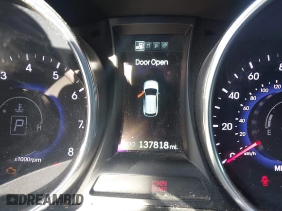 ✅ 2014 Hyundai Santa Fe • VIN: 5XYZUDLB4EG205418 • Lot: 43058157. Listed on IAAI with 137,818 mi. Free auction sales archive from the USA and detailed vehicle history report at DreamBid. Image 7.