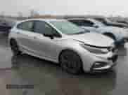 2018 Chevrolet Cruze LT z VIN 3G1BE6SM2JS650335, wystawiony jako Copart lot #90653215 z przebiegiem 72 079 mil mil oraz Szkoda całkowita • Salvage title. Historia ofert i sprzedaży dostępna na DreamBid. Obrazek 4.