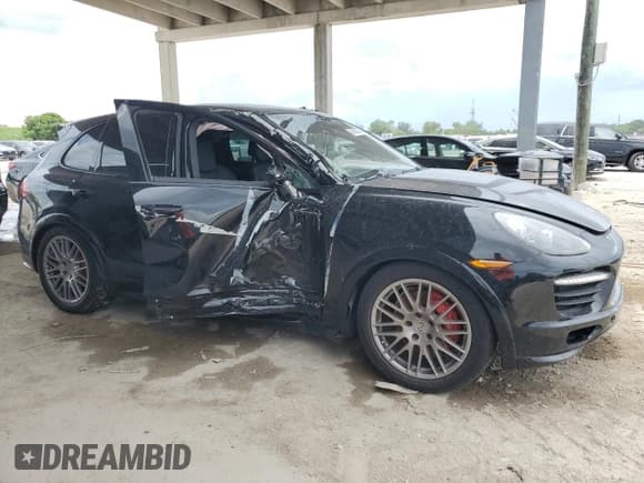 ✅ 2013 Porsche Cayenne GTS • VIN: WP1AD2A23DLA74424 • Lot: 68009385. Wystawiony na Copart z przebiegiem Nie podano. Bezpłatny archiwum sprzedaży aukcyjnych z USA i szczegółowy raport historii pojazdu na DreamBid. Zdjęcie 4.