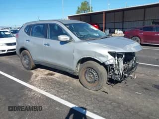 ✅ 2015 Nissan Rogue S • VIN: KNMAT2MT4FP590697 • Lot: 43502825. Wystawiony na IAAI z przebiegiem 76 804 mil. Bezpłatny archiwum sprzedaży aukcyjnych z USA i szczegółowy raport historii pojazdu na DreamBid. Zdjęcie 1.