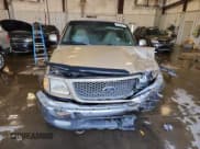 ✅ 1999 Ford F-150 XL • VIN: 1FTRX08W1XKA32224 • Lot: 71738115. Wystawiony na Copart z przebiegiem 272 309 mil. Bezpłatny archiwum sprzedaży aukcyjnych z USA i szczegółowy raport historii pojazdu na DreamBid. Zdjęcie 5.