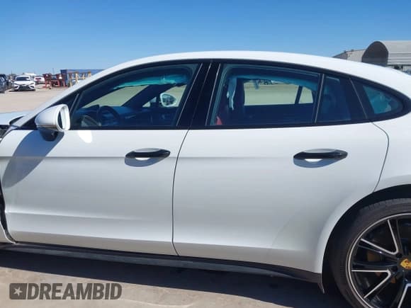 ✅ 2018 Porsche Panamera 4S • VIN: WP0AB2A70JL136828 • Lot: 41463896. Wystawiony na IAAI z przebiegiem 60 179 mil. Bezpłatny archiwum sprzedaży aukcyjnych z USA i szczegółowy raport historii pojazdu na DreamBid. Zdjęcie 15.