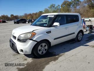 ✅ 2013 Kia Soul • VIN: KNDJT2A50D7552130 • Лот: 87388045. Опубликован ранее на Copart с пробегом 81 259 миль. Бесплатный доступ к архиву аукционных продаж из США и подробный отчёт об истории автомобиля на DreamBid. Изображение 1.