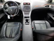 ✅ 2016 Lincoln MKZ Hybrid • VIN: 3LN6L2LU4GR603521 • Lot: 51290025. Wystawiony na Copart z przebiegiem 146 631 mil. Bezpłatny archiwum sprzedaży aukcyjnych z USA i szczegółowy raport historii pojazdu na DreamBid. Zdjęcie 8.