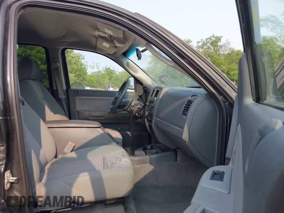 2007 Dodge Dakota SLT with VIN 1D7HW48K97S138512, listed as a IAAI auction lot 42386042 with 146,629 mi miles and . Bid and sale history available at DreamBid. Image 5.