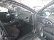 ✅ 2015 Chrysler 200 Limited • VIN: 1C3CCCAB4FN580374 • Лот: 43631856. Опубликован ранее на IAAI с пробегом 165 556 миль. Бесплатный доступ к архиву аукционных продаж из США и подробный отчёт об истории автомобиля на DreamBid. Изображение 5.