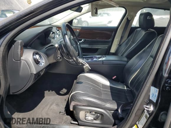 ✅ 2011 Jaguar XJ XJL • VIN: SAJWA2GB7BLV10021 • Lot: 80170655. Wystawiony na Copart z przebiegiem Nie podano. Bezpłatny archiwum sprzedaży aukcyjnych z USA i szczegółowy raport historii pojazdu na DreamBid. Zdjęcie 7.