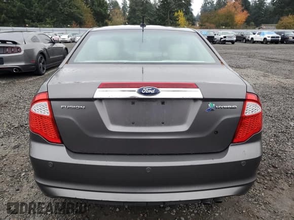 ✅ 2011 Ford Fusion Hybrid • VIN: 3FADP0L38BR335499 • Lot: 90818935. Wystawiony na Copart z przebiegiem 129 544 mil. Bezpłatny archiwum sprzedaży aukcyjnych z USA i szczegółowy raport historii pojazdu na DreamBid. Zdjęcie 6.