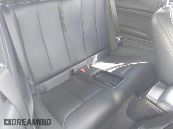 ✅ 2018 BMW 2 Series M240i • VIN: WBA2N1C55JVC28118 • Lot: 40138420. Wystawiony na IAAI z przebiegiem Nie podano. Bezpłatny archiwum sprzedaży aukcyjnych z USA i szczegółowy raport historii pojazdu na DreamBid. Zdjęcie 8.