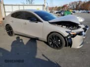 ✅ 2024 Mazda 3 S Select Sport • VIN: 3MZBPABM2RM414608 • Лот: 92807275. Опубликован ранее на Copart с пробегом 25 435 миль. Бесплатный доступ к архиву аукционных продаж из США и подробный отчёт об истории автомобиля на DreamBid. Изображение 4.