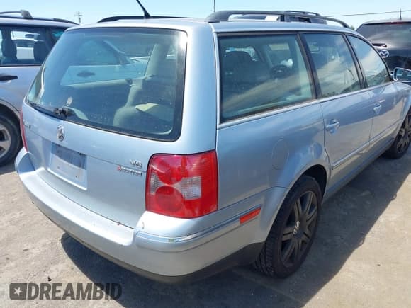 ✅ 2003 Volkswagen Passat GLX • VIN: WVWYH63B43E326130 • Lot: 42380050. Wystawiony na IAAI z przebiegiem 156 338 mil. Bezpłatny archiwum sprzedaży aukcyjnych z USA i szczegółowy raport historii pojazdu na DreamBid. Zdjęcie 4.