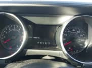 ✅ 2020 Ford Mustang EcoBoost Premium • VIN: 1FA6P8THXL5141998 • Lot: 43567131. Wystawiony na IAAI z przebiegiem 28 021 mil. Bezpłatny archiwum sprzedaży aukcyjnych z USA i szczegółowy raport historii pojazdu na DreamBid. Zdjęcie 7.