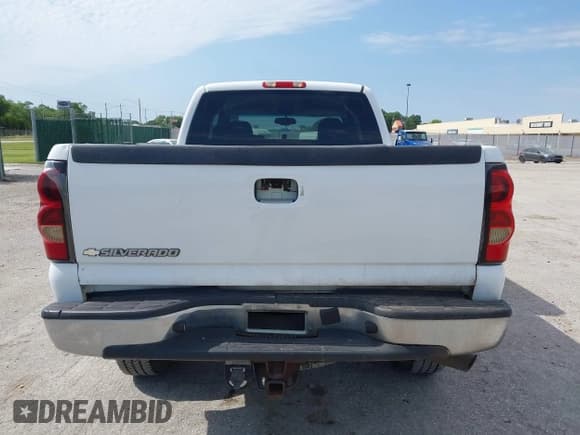 ✅ 2006 Chevrolet Silverado 2500HD LT2 • VIN: 1GCHK29UX6E262621 • Lot: 42322189. Wystawiony na IAAI z przebiegiem 233 221 mil. Bezpłatny archiwum sprzedaży aukcyjnych z USA i szczegółowy raport historii pojazdu na DreamBid. Zdjęcie 16.