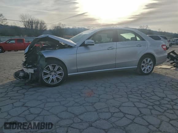 ✅ 2013 Mercedes-Benz E 350 Luxury • VIN: WDDHF5KB6DA671238 • Lot: 94856715. Wystawiony na Copart z przebiegiem 119 784 mil. Bezpłatny archiwum sprzedaży aukcyjnych z USA i szczegółowy raport historii pojazdu na DreamBid. Zdjęcie 1.