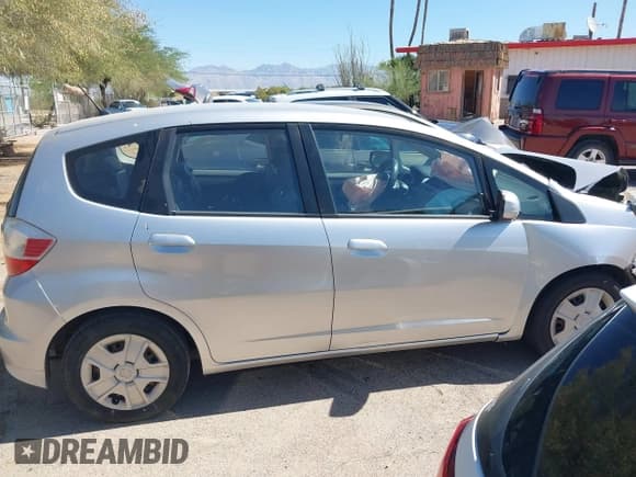 ✅ 2013 Honda Fit • VIN: JHMGE8G36DC030654 • Lot: 42454178. Wystawiony na IAAI z przebiegiem 150 026 mil. Bezpłatny archiwum sprzedaży aukcyjnych z USA i szczegółowy raport historii pojazdu na DreamBid. Zdjęcie 13.