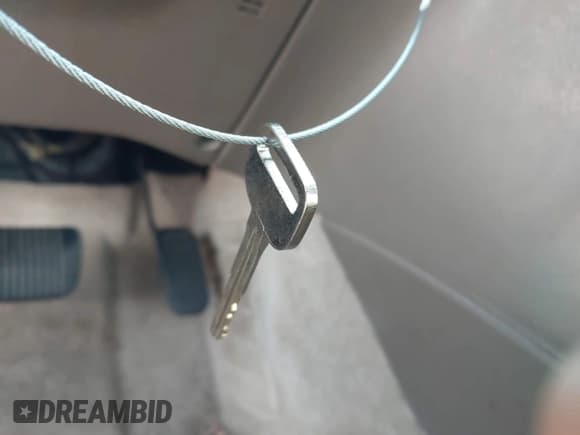 ✅ 2000 Toyota Camry LE • VIN: 4T1BG22K4YU967077 • Лот: 43550030. Опубликован ранее на IAAI с пробегом 119 323 миль. Бесплатный доступ к архиву аукционных продаж из США и подробный отчёт об истории автомобиля на DreamBid. Изображение 11.