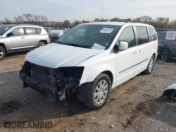 ✅ 2015 Chrysler Town & Country Touring • VIN: 2C4RC1BGXFR514046 • Lot: 43684274. Listed on IAAI with 124,709 mi. Free auction sales archive from the USA and detailed vehicle history report at DreamBid. Image 2.