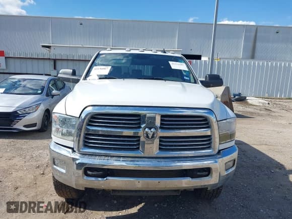 ✅ 2018 Ram 2500 Big Horn • VIN: 3C6UR5ML3JG359629 • Lot: 42236067. Wystawiony na IAAI z przebiegiem 137 450 mil. Bezpłatny archiwum sprzedaży aukcyjnych z USA i szczegółowy raport historii pojazdu na DreamBid. Zdjęcie 12.