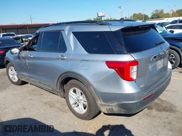 ✅ 2022 Ford Explorer XLT • VIN: 1FMSK7DH2NGA50873 • Lot: 43606419. Wystawiony na IAAI z przebiegiem 74 114 mil. Bezpłatny archiwum sprzedaży aukcyjnych z USA i szczegółowy raport historii pojazdu na DreamBid. Zdjęcie 3.