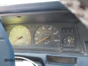 ✅ 1988 Toyota Camry LE • VIN: JT2SV22EXJ3305934 • Lot: 42737343. Wystawiony na IAAI z przebiegiem 256 096 mil. Bezpłatny archiwum sprzedaży aukcyjnych z USA i szczegółowy raport historii pojazdu na DreamBid. Zdjęcie 7.