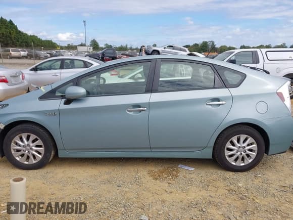 ✅ 2015 Toyota Prius • VIN: JTDKN3DP2F3070853 • Lot: 43313363. Listed on IAAI with 100,936 mi. Free auction sales archive from the USA and detailed vehicle history report at DreamBid. Image 15.
