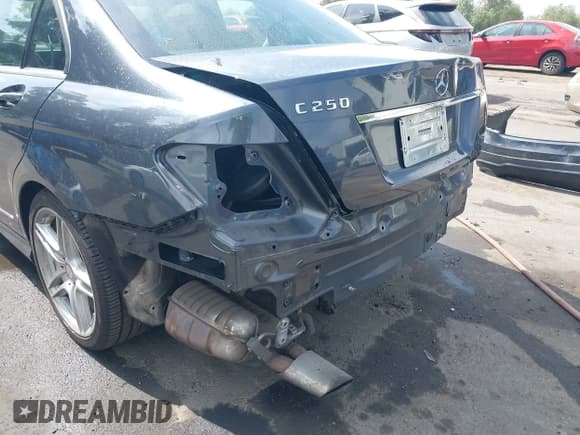 ✅ 2013 Mercedes-Benz C 250 Sport • VIN: WDDGF4HB5DA779962 • Lot: 42519877. Wystawiony na IAAI z przebiegiem 68 135 mil. Bezpłatny archiwum sprzedaży aukcyjnych z USA i szczegółowy raport historii pojazdu na DreamBid. Zdjęcie 6.