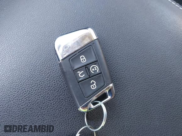 ✅ 2022 Volkswagen Atlas SE • VIN: 1V2KR2CA8NC551702 • Лот: 43642636. Опубликован ранее на IAAI с пробегом 52 057 миль. Бесплатный доступ к архиву аукционных продаж из США и подробный отчёт об истории автомобиля на DreamBid. Изображение 11.