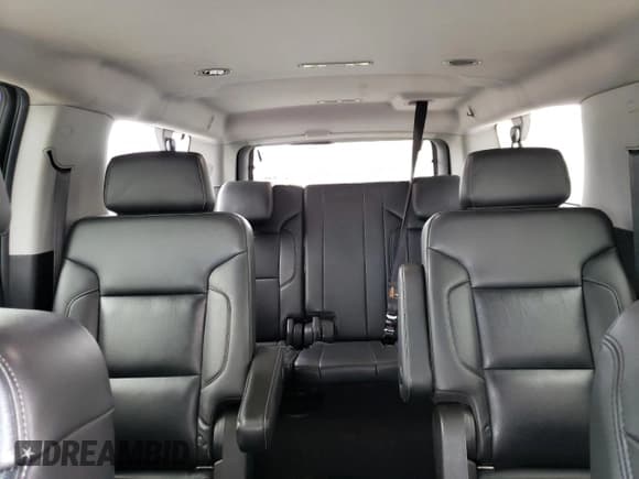 ✅ 2019 Chevrolet Suburban LT • VIN: 1GNSKHKC2KR298694 • Lot: 49498855. Wystawiony na Copart z przebiegiem 252 062 mil. Bezpłatny archiwum sprzedaży aukcyjnych z USA i szczegółowy raport historii pojazdu na DreamBid. Zdjęcie 10.