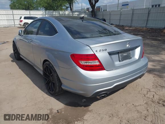 ✅ 2013 Mercedes-Benz C 250 • VIN: WDDGJ4HB0DF995087 • Lot: 41960297. Wystawiony na IAAI z przebiegiem 104 348 mil. Bezpłatny archiwum sprzedaży aukcyjnych z USA i szczegółowy raport historii pojazdu na DreamBid. Zdjęcie 3.
