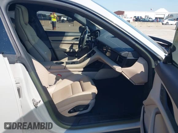 ✅ 2022 Porsche Taycan • VIN: WP0AA2Y11NSA15664 • Lot: 43020430. Wystawiony na IAAI z przebiegiem 69 197 mil. Bezpłatny archiwum sprzedaży aukcyjnych z USA i szczegółowy raport historii pojazdu na DreamBid. Zdjęcie 5.