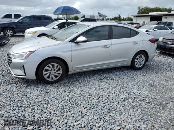 2019 Hyundai Elantra SE with VIN 5NPD74LF5KH493863, listed as a Copart auction lot 84746665 with 155,000 mi miles and Salvage title. Bid and sale history available at DreamBid. Image 1.