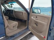 ✅ 2001 Chevrolet Silverado 2500HD LS • VIN: 1GCHK29G71E199447 • Lot: 41465756. Wystawiony na IAAI z przebiegiem 263 058 mil. Bezpłatny archiwum sprzedaży aukcyjnych z USA i szczegółowy raport historii pojazdu na DreamBid. Zdjęcie 5.