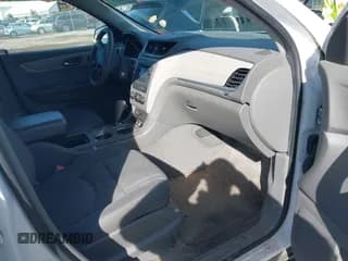 ✅ 2016 Chevrolet Traverse LS • VIN: 1GNKRFED4GJ271801 • Lot: 43582649. Wystawiony na IAAI z przebiegiem 249 001 mil. Bezpłatny archiwum sprzedaży aukcyjnych z USA i szczegółowy raport historii pojazdu na DreamBid. Zdjęcie 5.