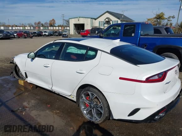 ✅ 2019 Kia Stinger GT1 • VIN: KNAE45LC5K6059524 • Lot: 43610690. Wystawiony na IAAI z przebiegiem 38 457 mil. Bezpłatny archiwum sprzedaży aukcyjnych z USA i szczegółowy raport historii pojazdu na DreamBid. Zdjęcie 3.