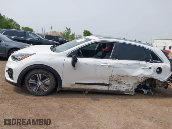 ✅ 2020 Kia Niro EX Premium • VIN: KNDCC3LD0L5439033 • Lot: 42252409. Listed on IAAI with 70,209 mi. Free auction sales archive from the USA and detailed vehicle history report at DreamBid. Image 15.
