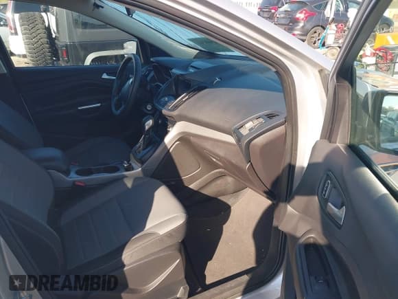 ✅ 2015 Ford Escape SE • VIN: 1FMCU0GX0FUC10860 • Lot: 43601320. Listed on IAAI with 169,944 mi. Free auction sales archive from the USA and detailed vehicle history report at DreamBid. Image 5.