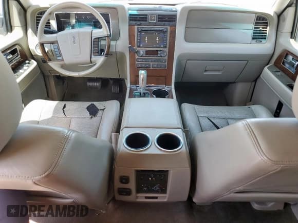 ✅ 2014 Lincoln Navigator • VIN: 5LMJJ2H50EEL04851 • Lot: 52536615. Listed on Copart with 193,740 mi. Free auction sales archive from the USA and detailed vehicle history report at DreamBid. Image 8.