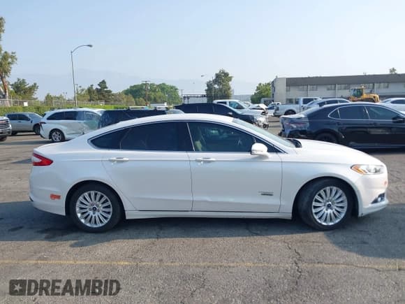 ✅ 2013 Ford Fusion SE Luxury • VIN: 3FA6P0PU1DR285785 • Lot: 42719851. Wystawiony na IAAI z przebiegiem 136 898 mil. Bezpłatny archiwum sprzedaży aukcyjnych z USA i szczegółowy raport historii pojazdu na DreamBid. Zdjęcie 13.