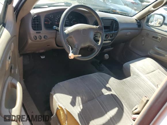 ✅ 2001 Toyota Tundra • VIN: 5TBJN321X1S194945 • Lot: 63308695. Listed on Copart with 514,654 mi. Free auction sales archive from the USA and detailed vehicle history report at DreamBid. Image 8.