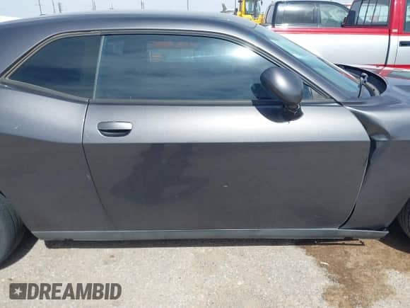 2014 Dodge Challenger SXT 100th Anniversary z VIN 2C3CDYAGXEH298415, wystawiony jako IAAI lot #42133602 z przebiegiem 126 523 mil mil oraz . Historia ofert i sprzedaży dostępna na DreamBid. Obrazek 13.